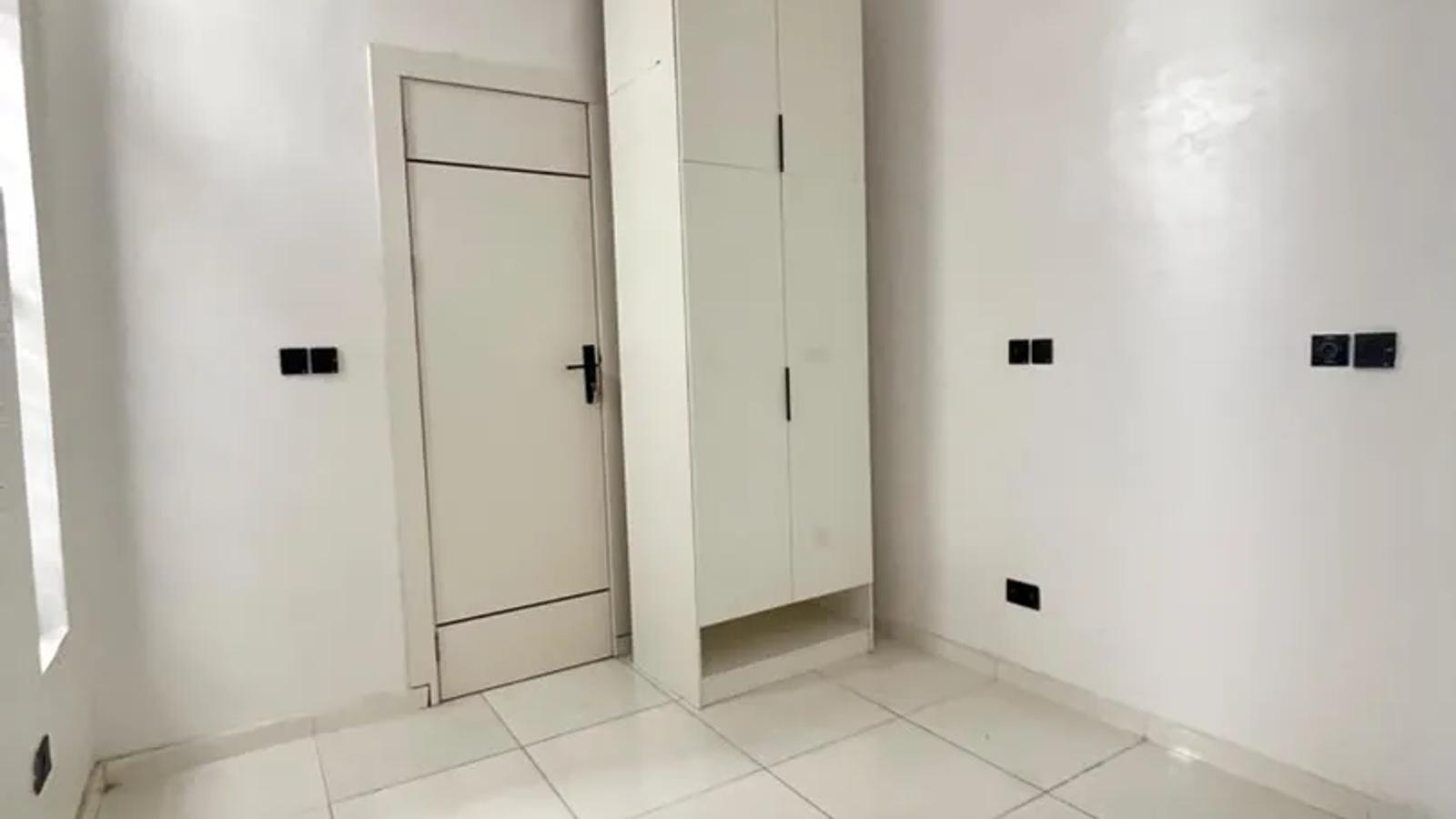 5 Bedroom fully Detached Duplex
