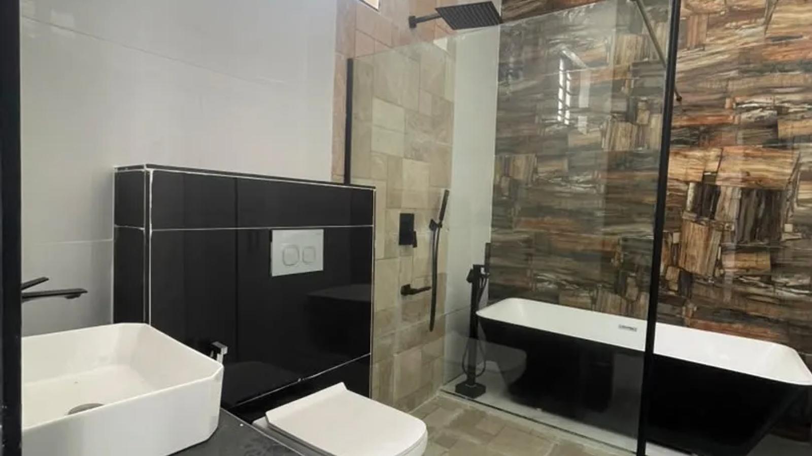 4 BEDROOM FULLY-DETACHED DUPLEX WITH BQ
