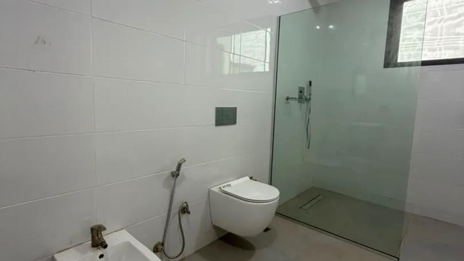 5 Bedroom Fully Detached Duplex