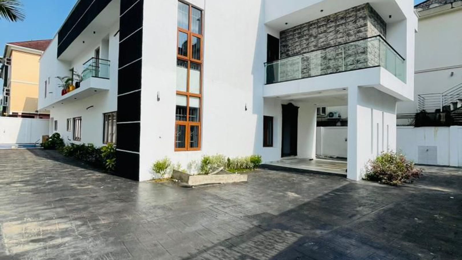 5 Bedroom Fully Detached Duplex