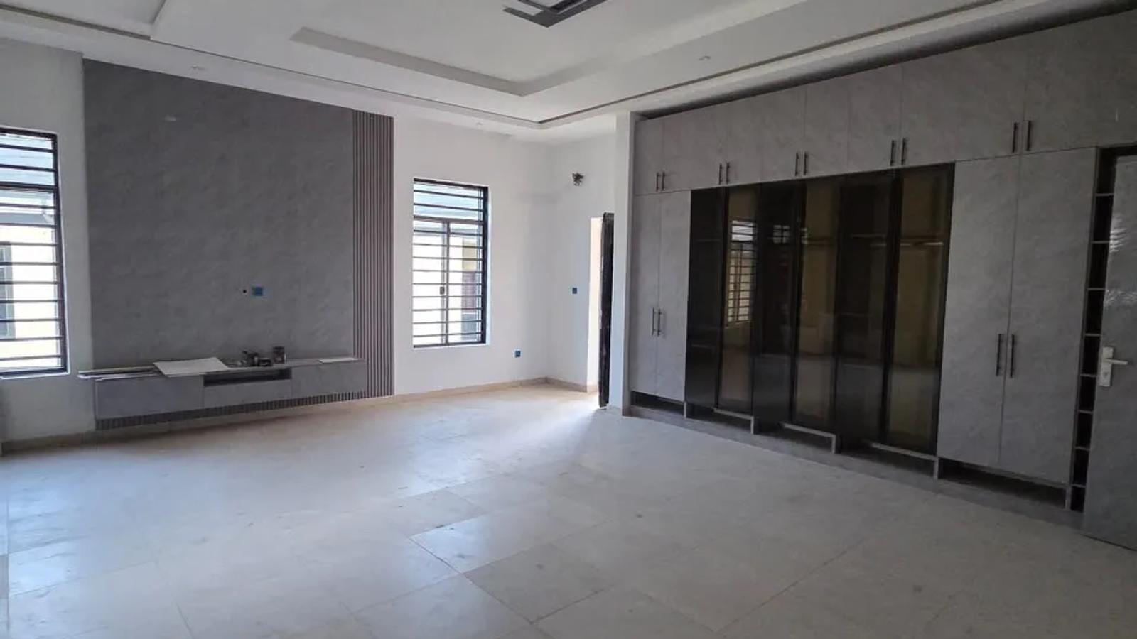 5 Bedroom Fully Detached Duplex