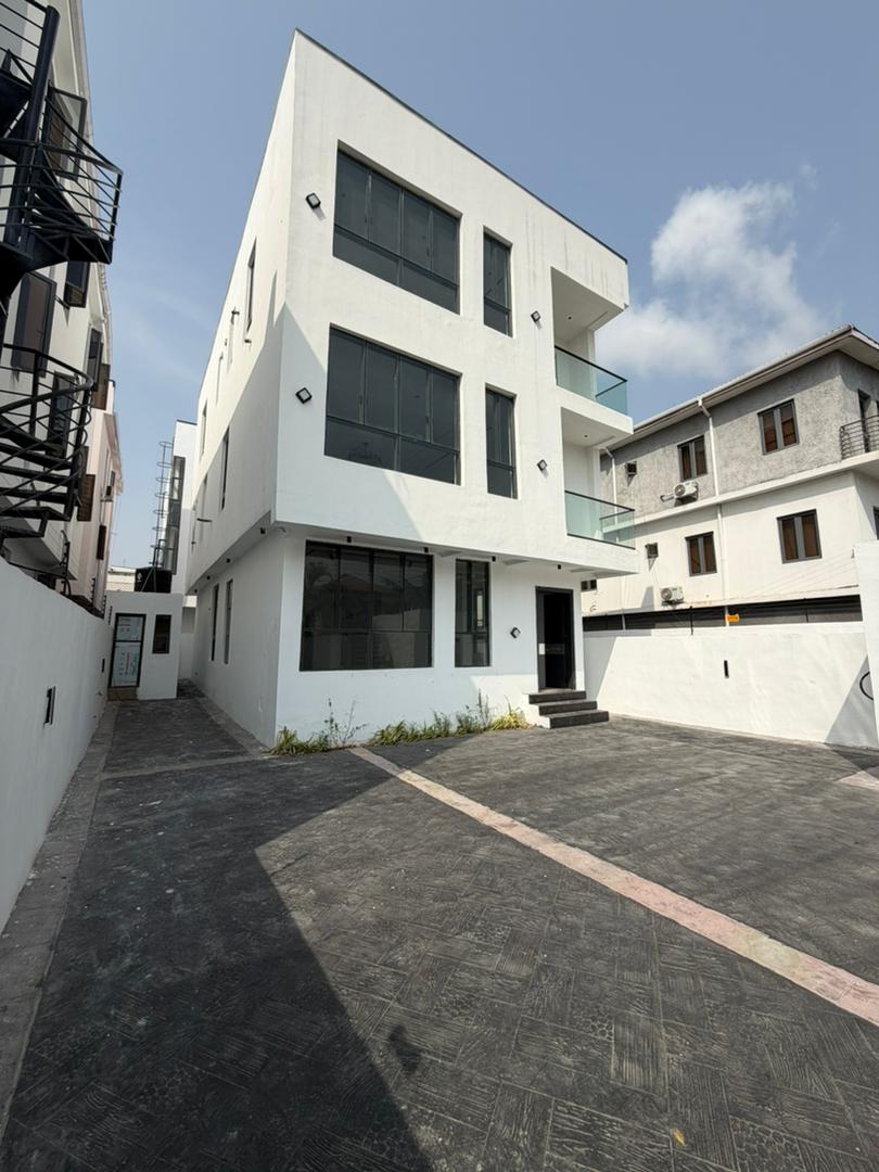 5 Bedroom Fully Detached Duplex