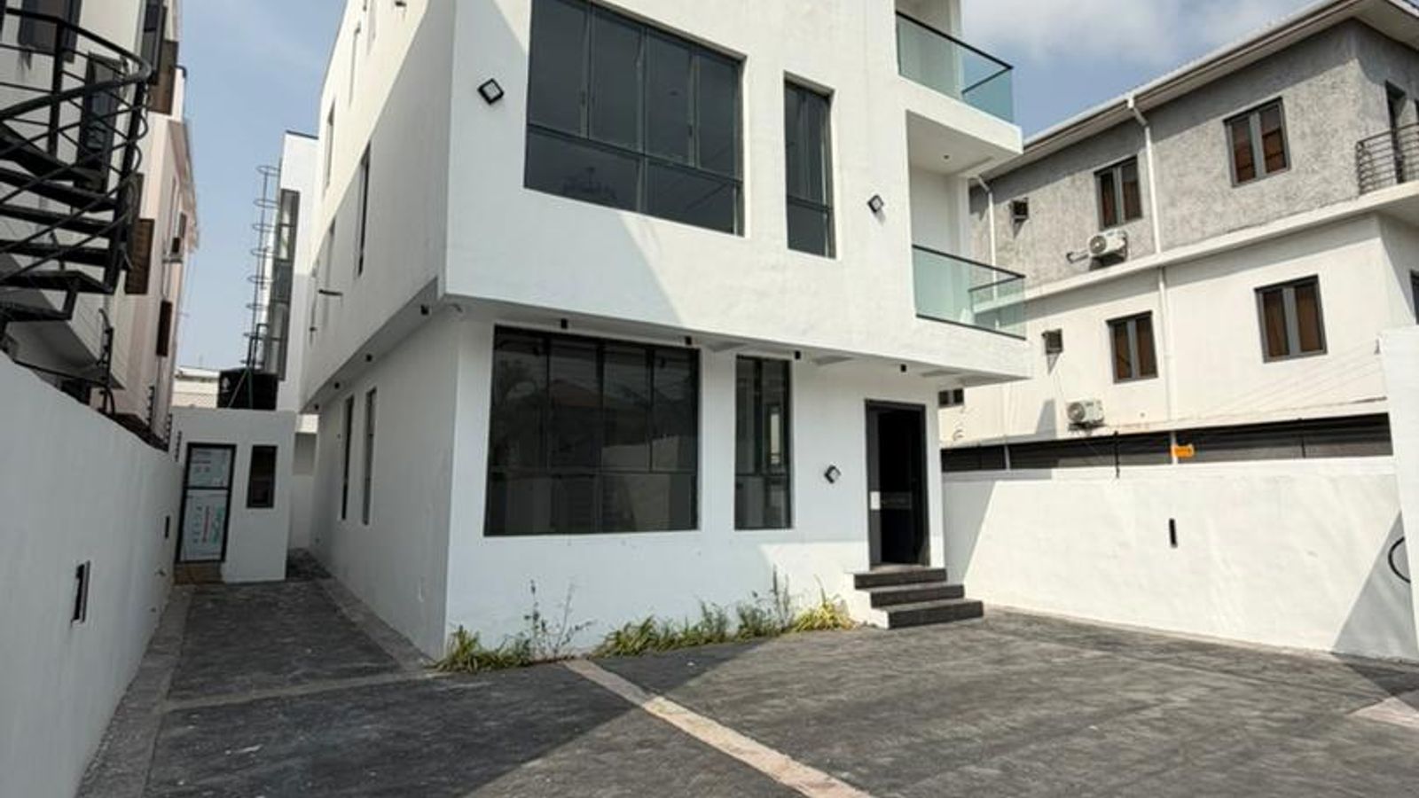5 Bedroom Fully Detached Duplex