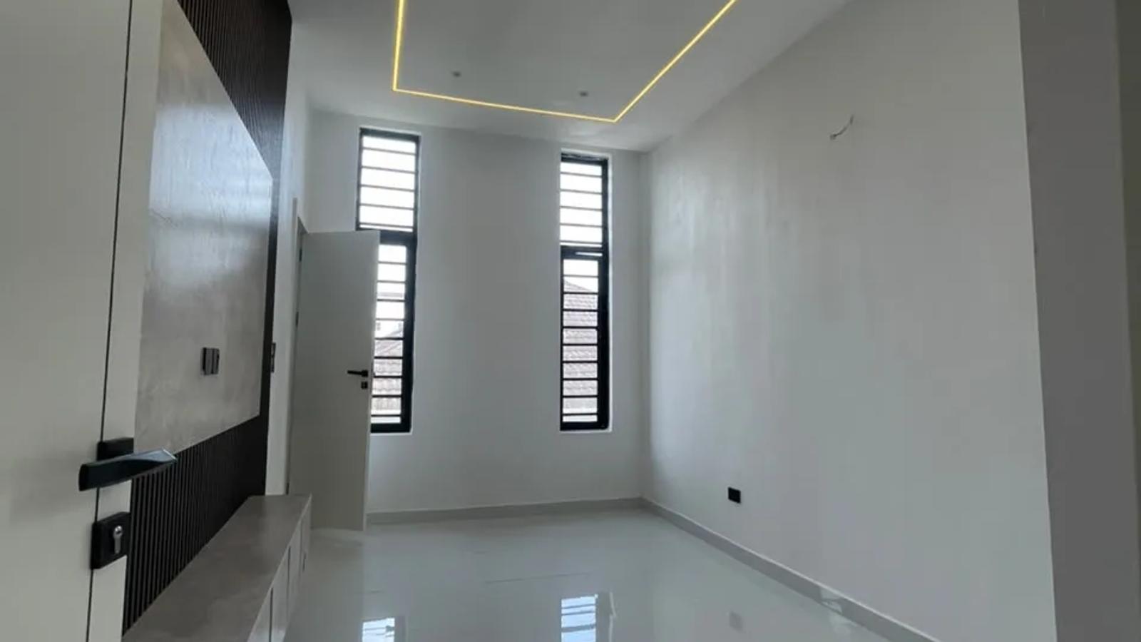 5 Bedroom Fully Detached Duplex