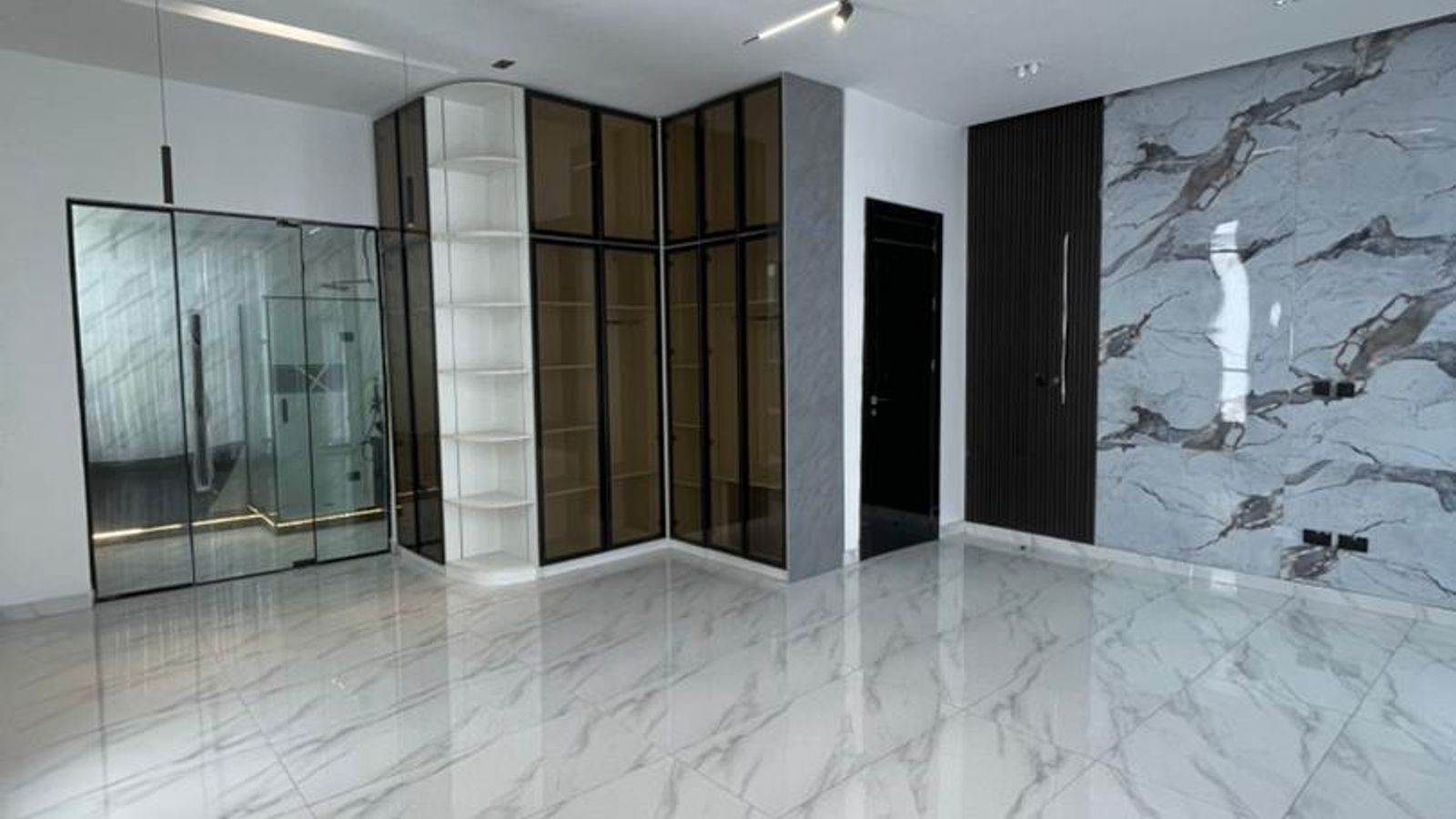 5 Bedroom Fully Detached Duplex