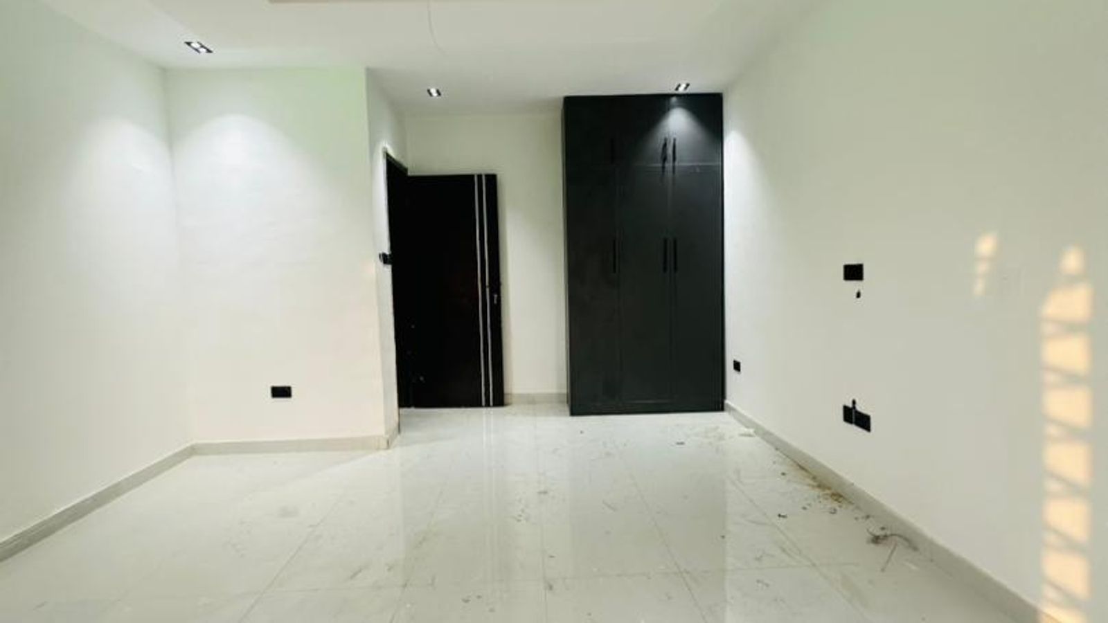 5 Bedroom Fully Detached Duplex