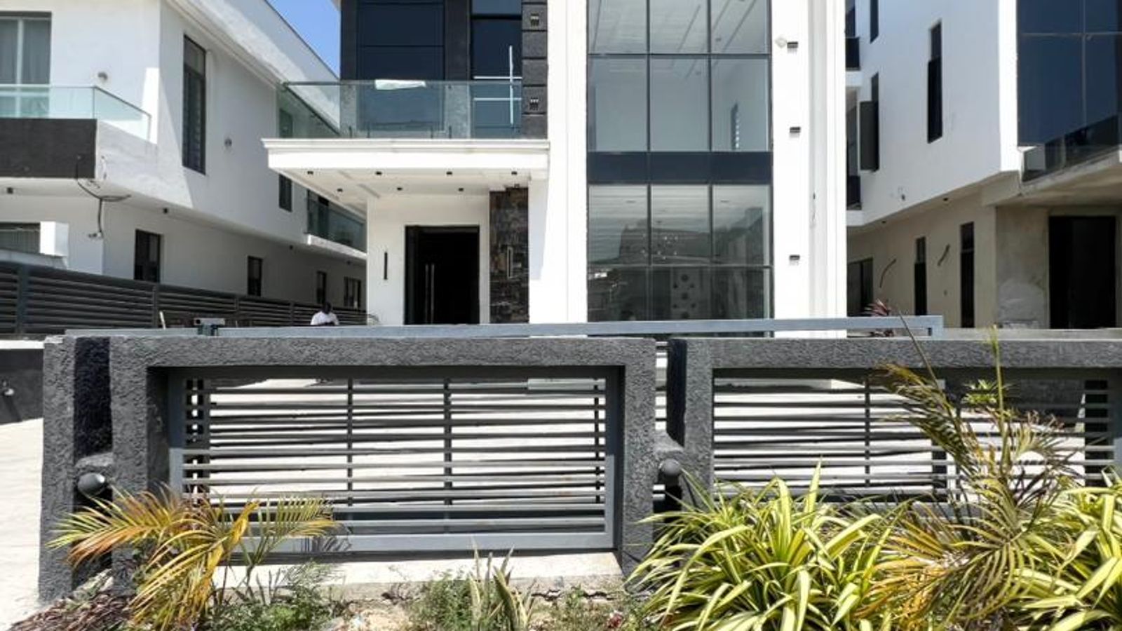 5 Bedroom Fully Detached Duplex
