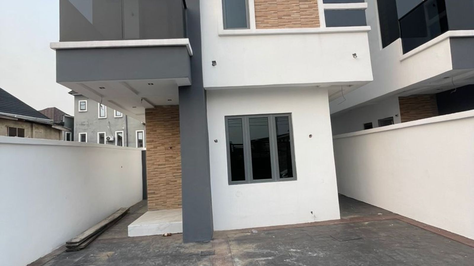 5 Bedroom Fully Detached Duplex