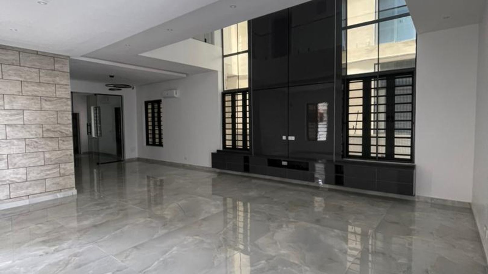 5 Bedroom Fully Detached Duplex