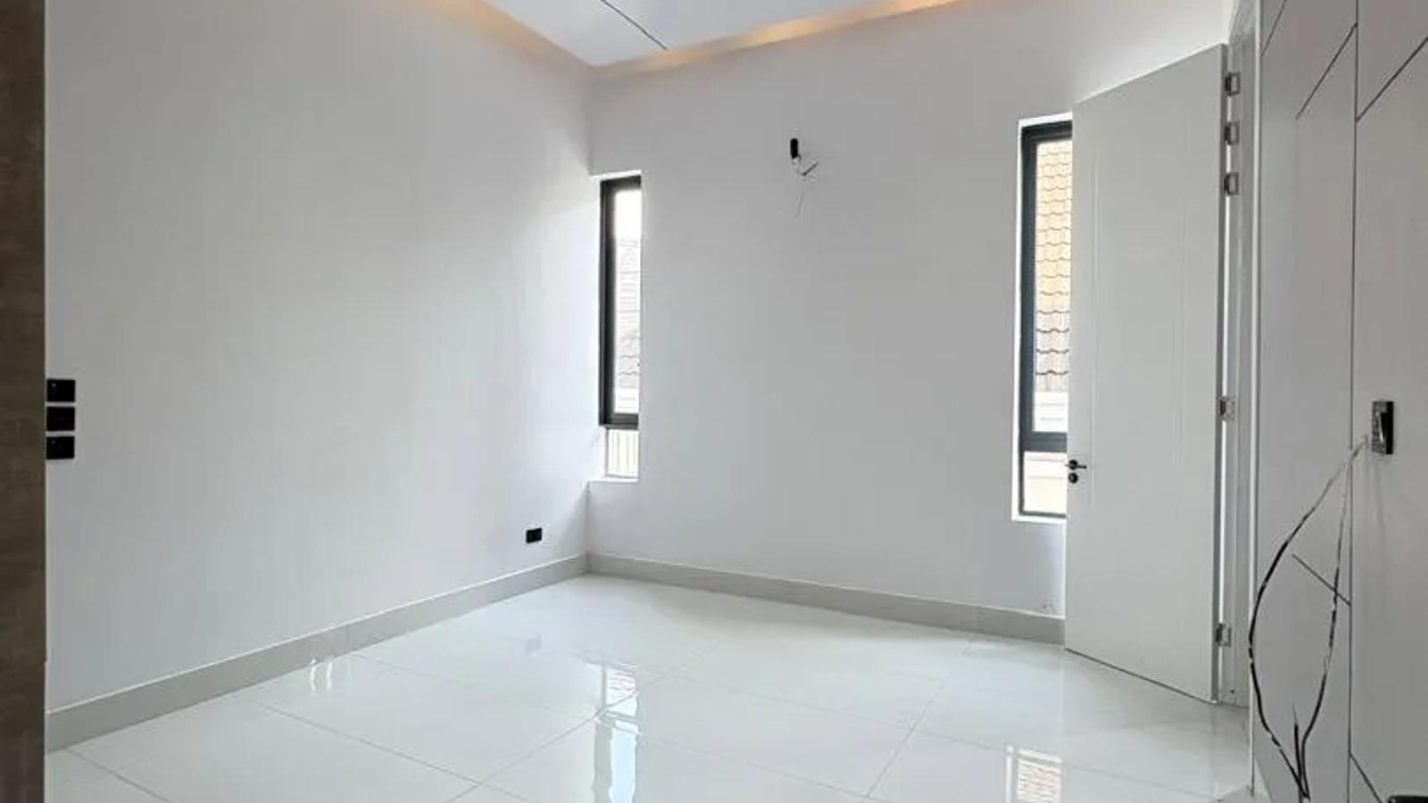 5 Bedroom Fully Detached Duplex