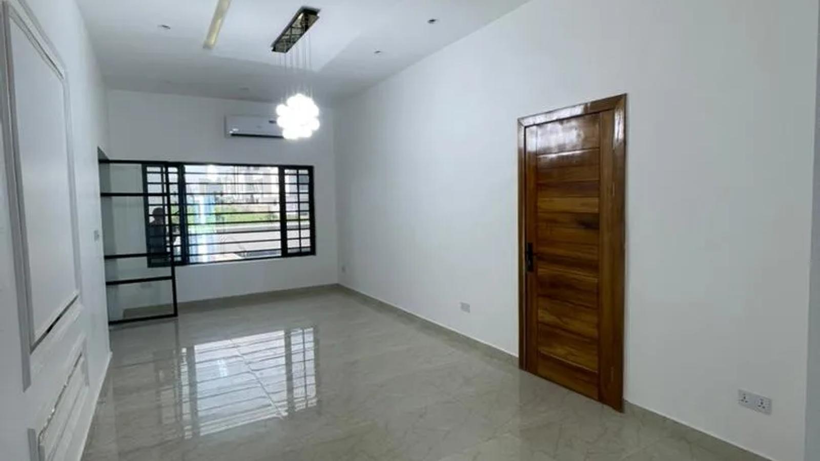 6 Bedroom Fully Detached Duplex