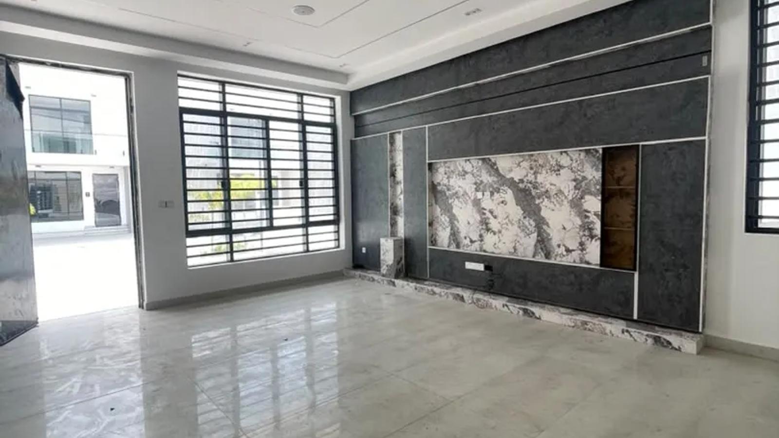 4 BEDROOM FULLY-DETACHED DUPLEX WITH BQ