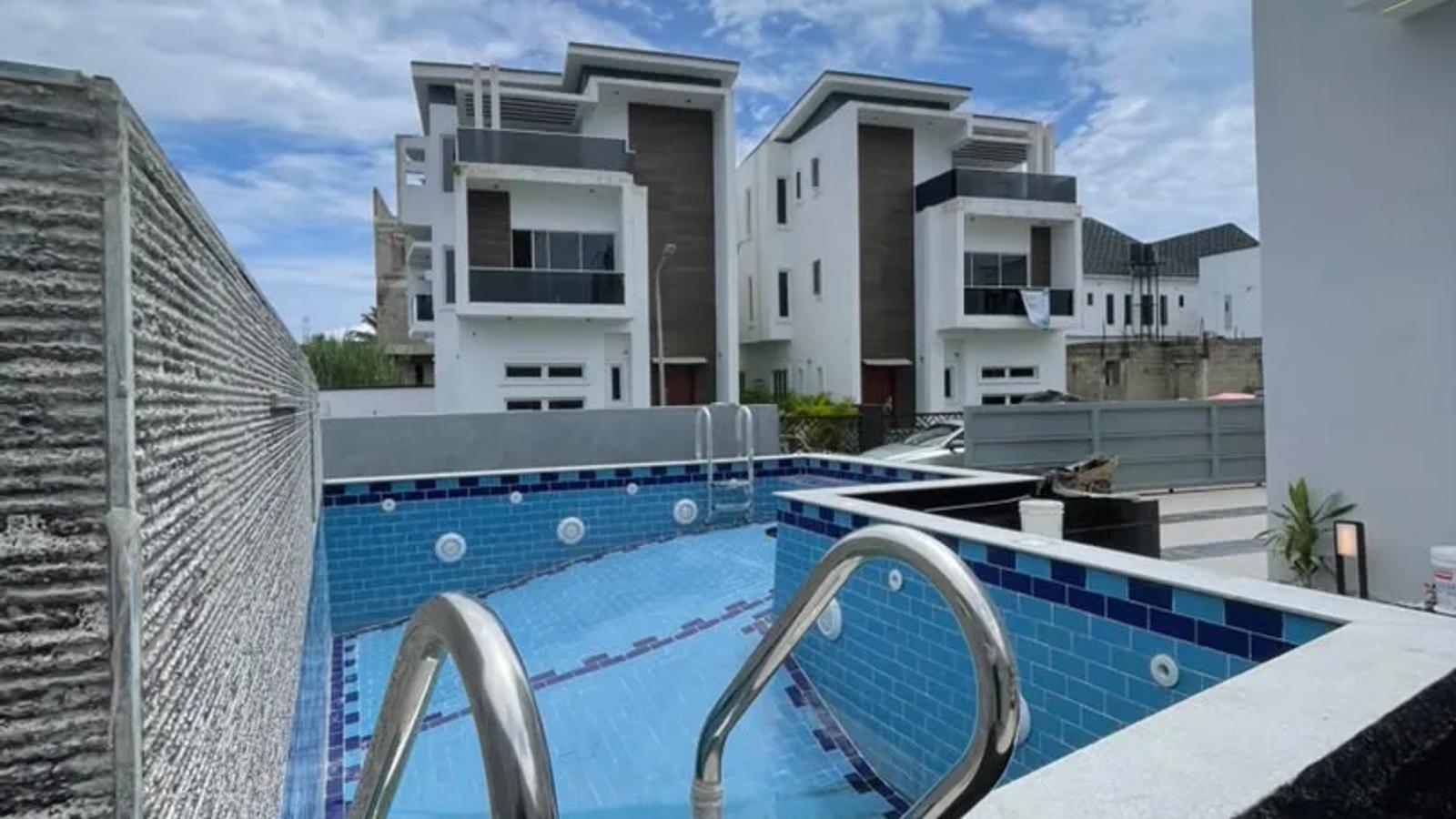 5 Bedroom Fully Detached Duplex