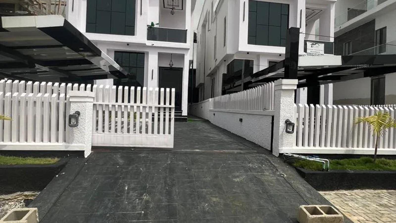 5 Bedroom Fully Detached Duplex