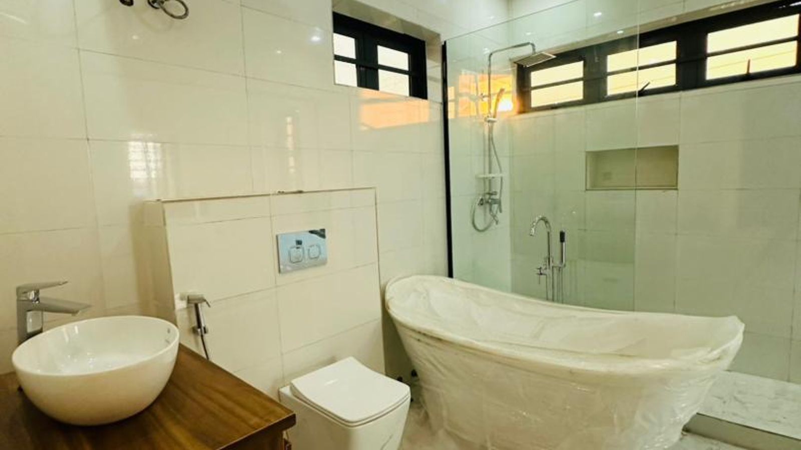 5 Bedroom Fully Detached Duplex