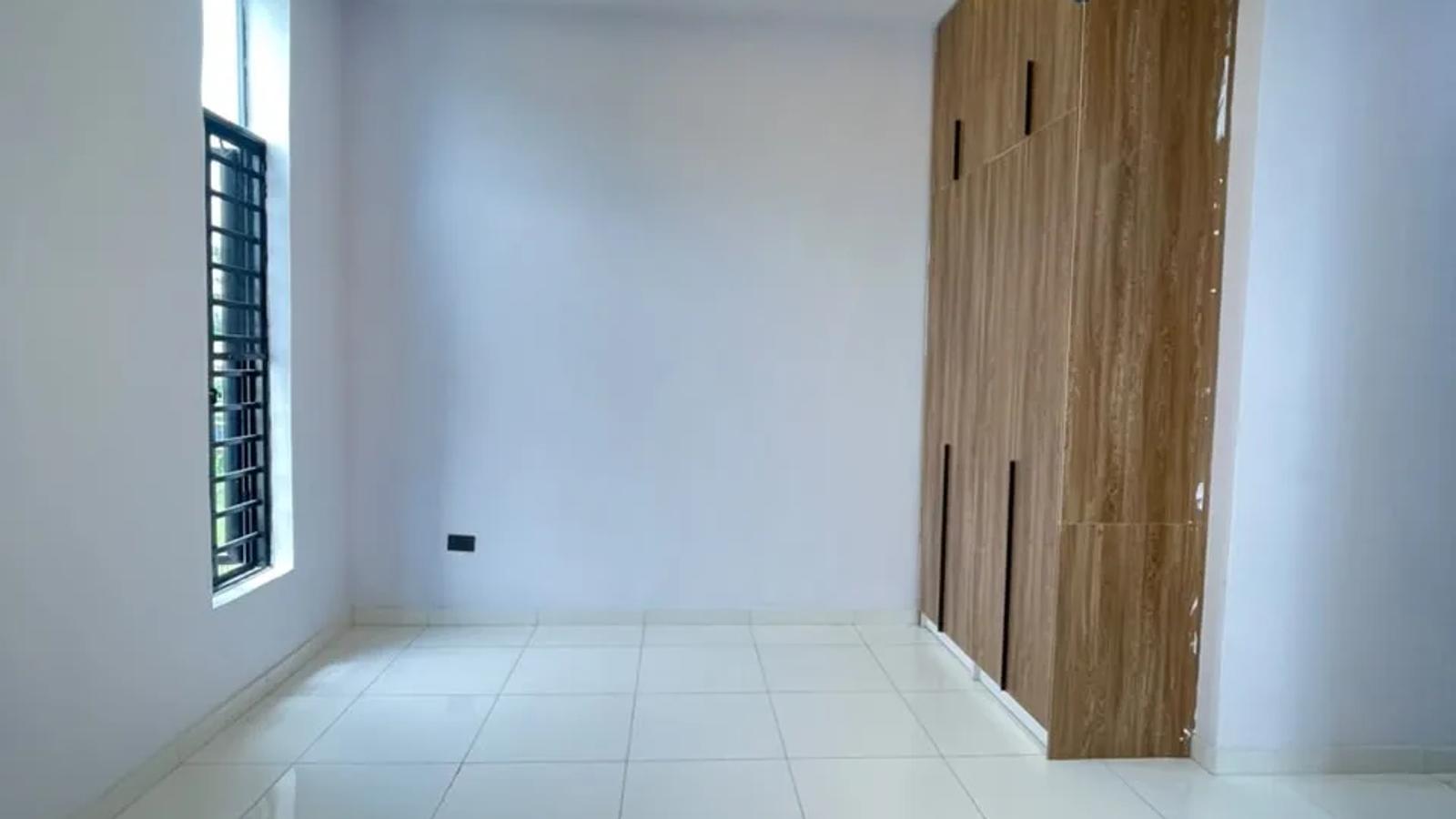 5 Bedroom Fully Detached Duplex