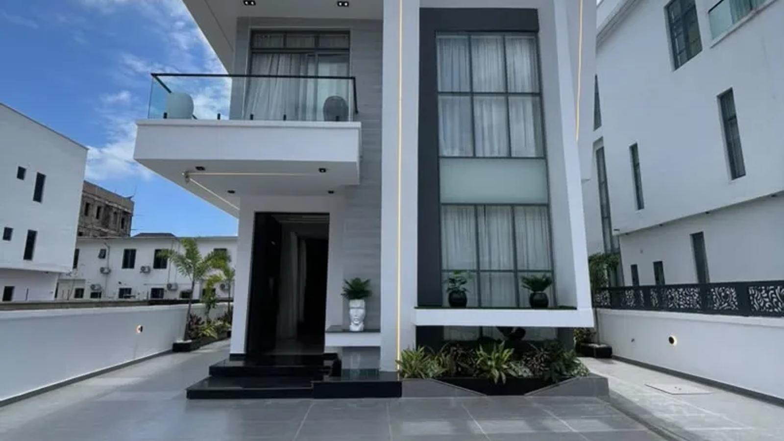 5 Bedroom Fully Detached Duplex