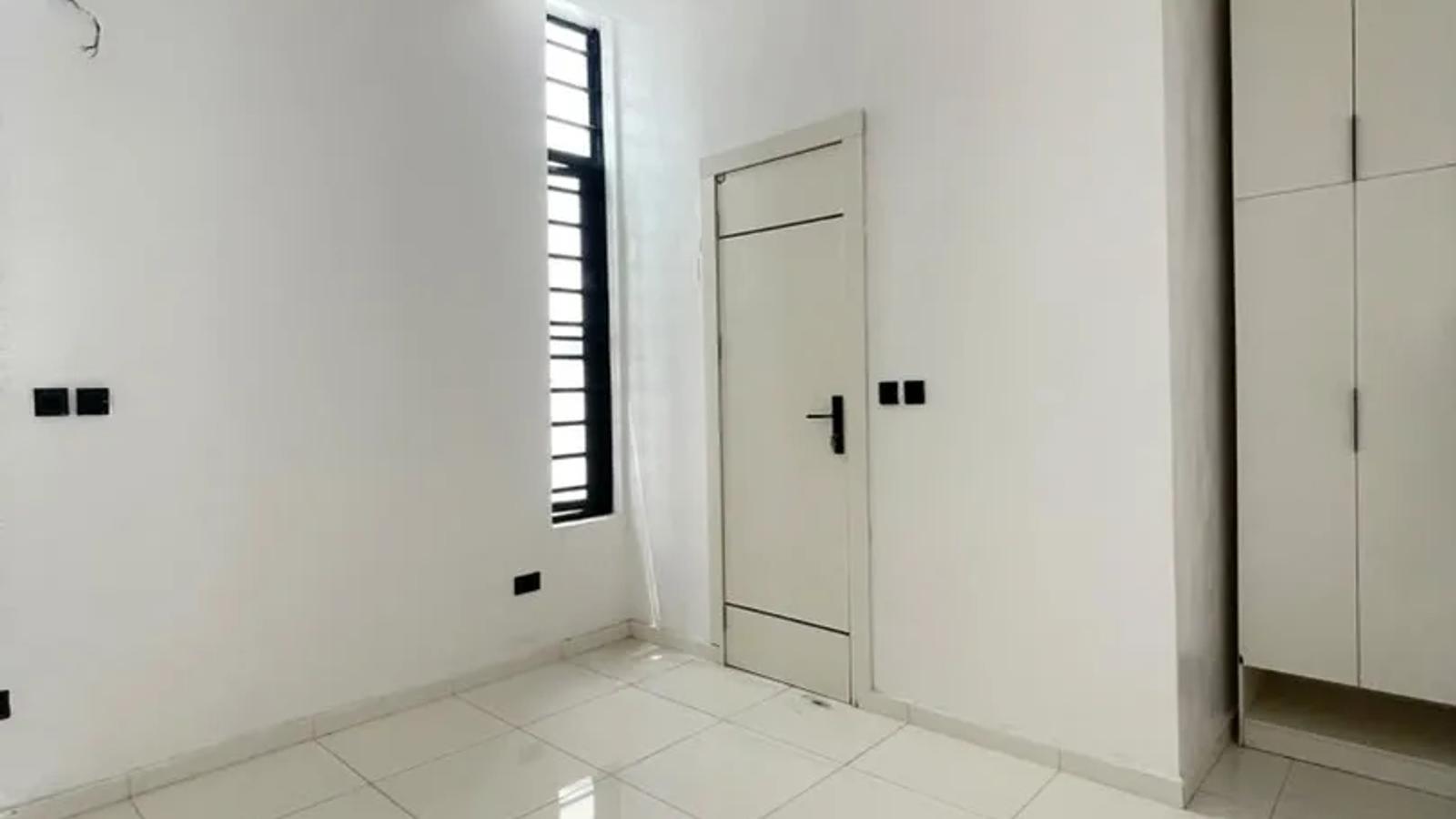 5 Bedroom fully Detached Duplex