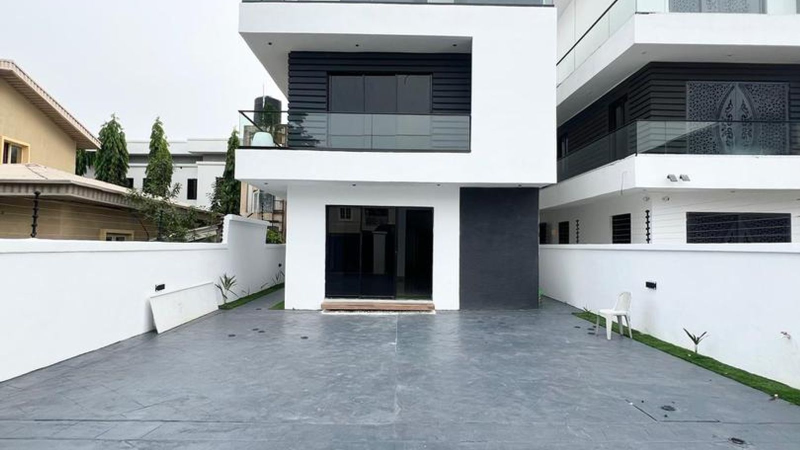 5 Bedroom Fully Detached Duplex