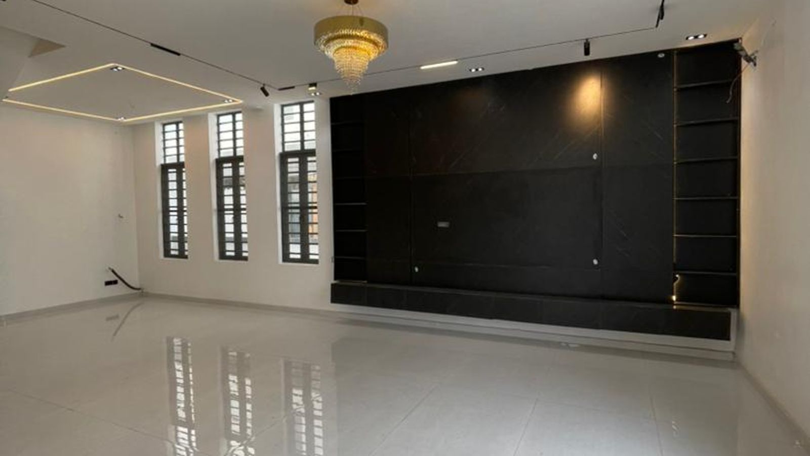 6 Bedroom