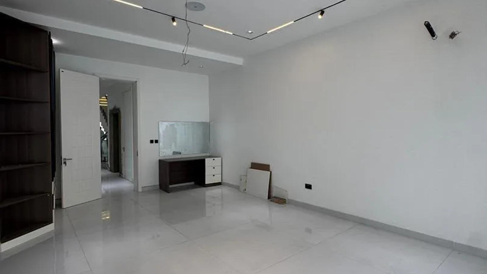 5 Bedroom Fully Detached Duplex