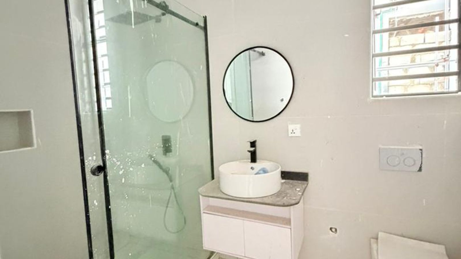 5 Bedroom Fully Detached Duplex