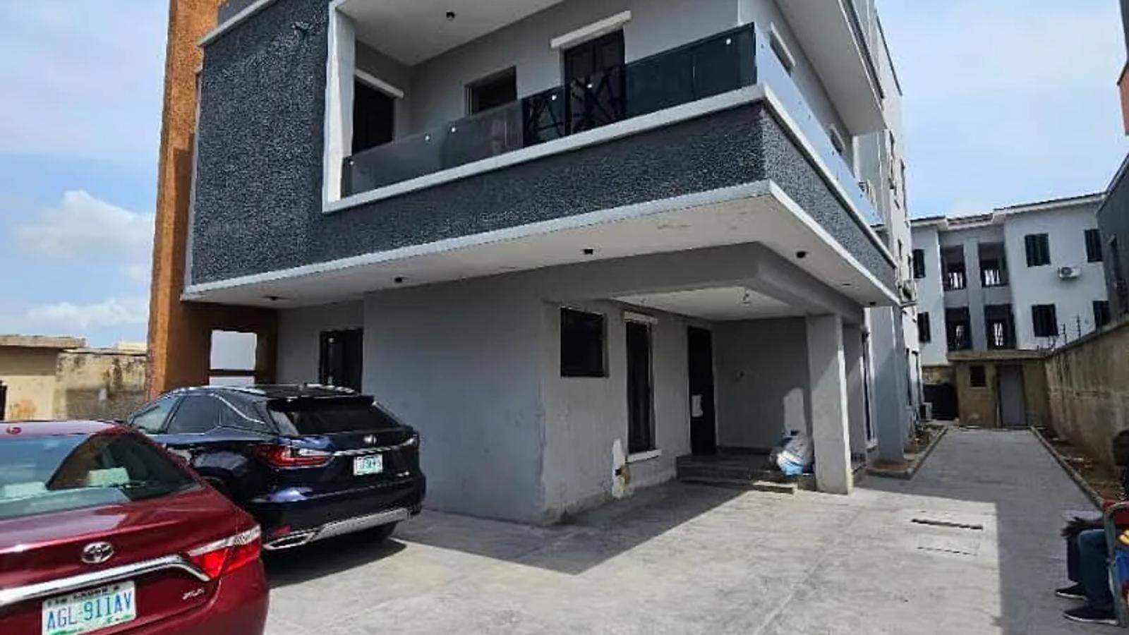 6 Bedroom Fully Detached Duplex