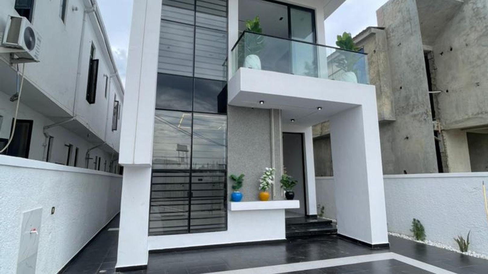5 Bedroom Fully Detached Duplex