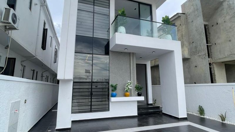 5 Bedroom Fully Detached Duplex