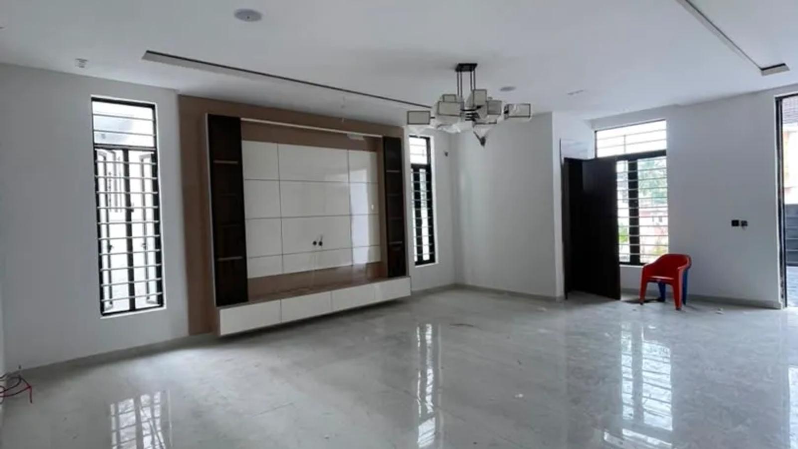 5 Bedroom Fully Detached Duplex