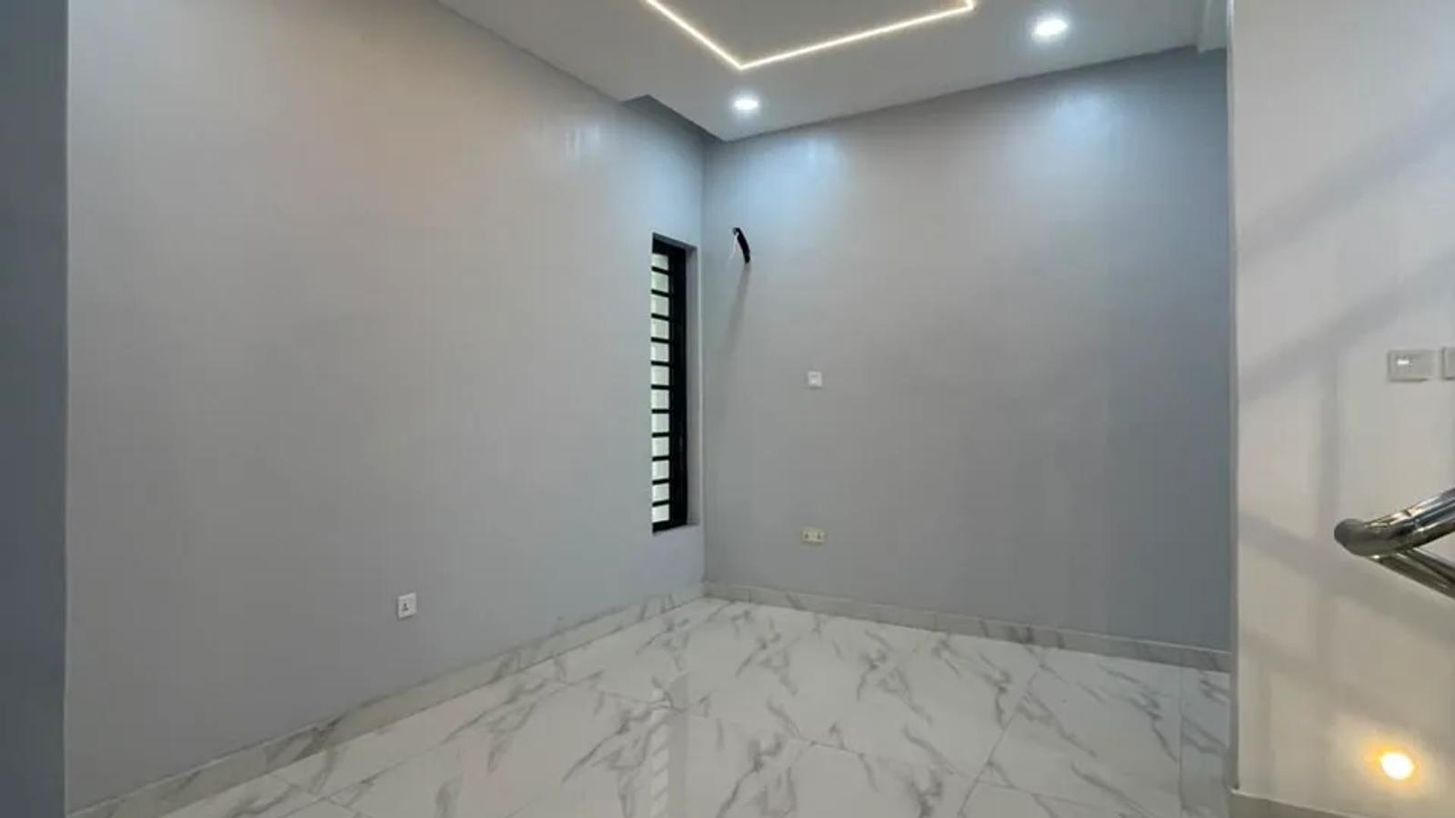 5 BEDROOM FULLY DETACHED DUPLEX WITH BQ