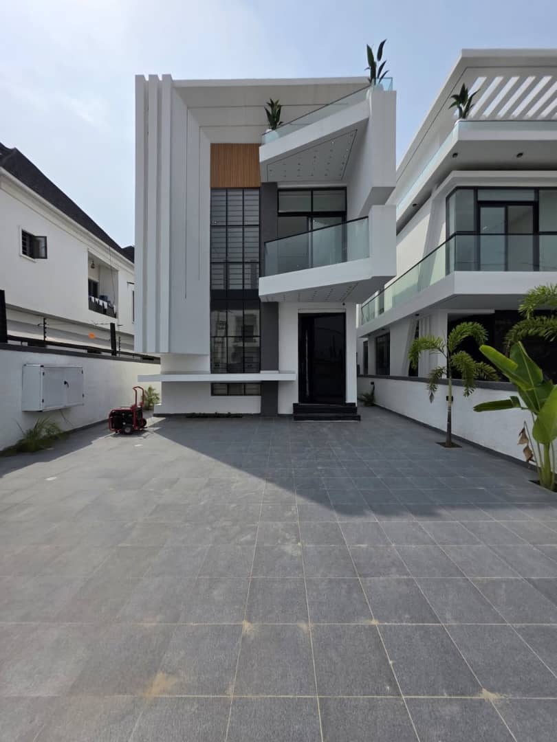 5 Bedroom Fully Detached Duplex