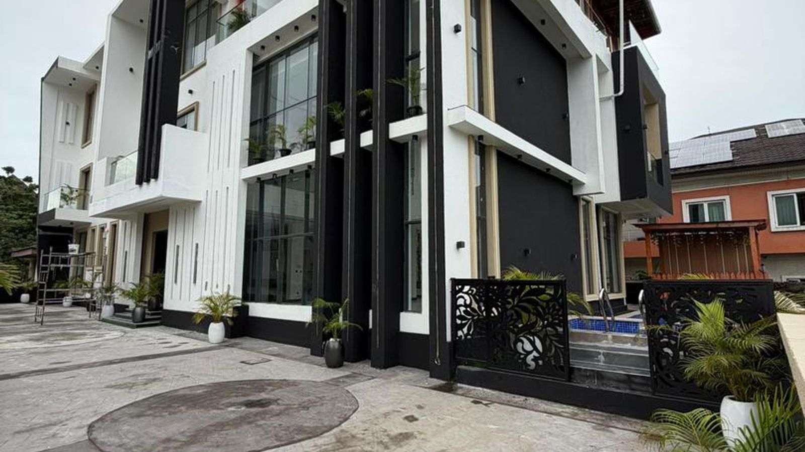 5 Bedroom Fully Detached Duplex