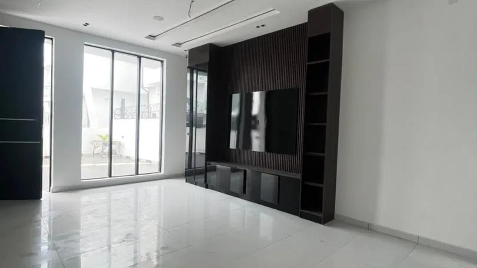 4 BEDROOM FULLY-DETACHED DUPLEX WITH BQ