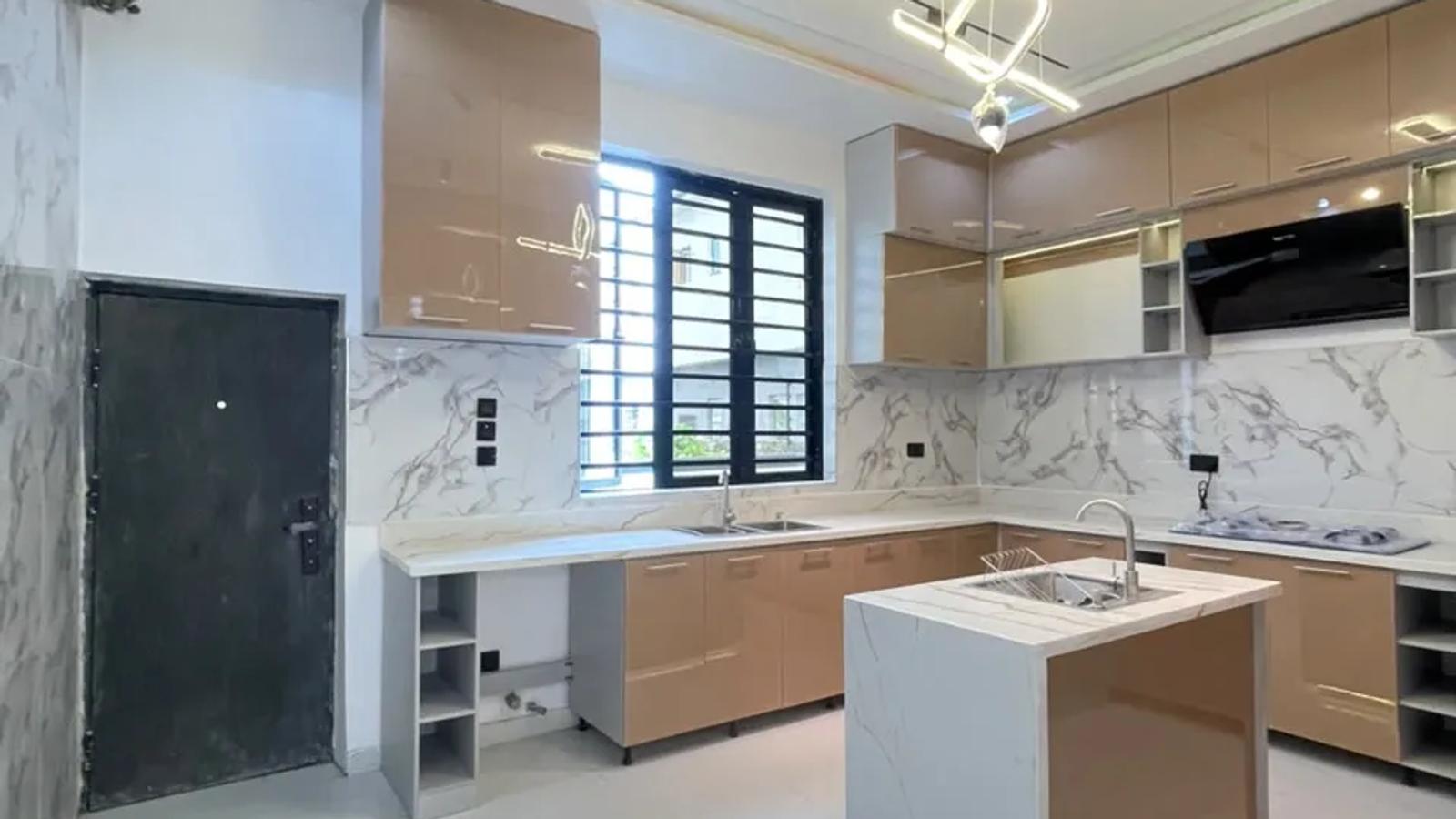 5 Bedroom Fully Detached Duplex