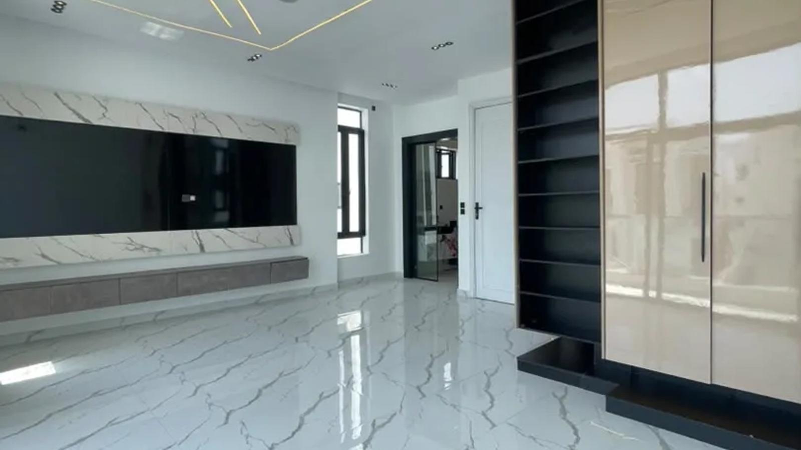 4 BEDROOM FULLY DETACHED DUPLEX WITH BQ