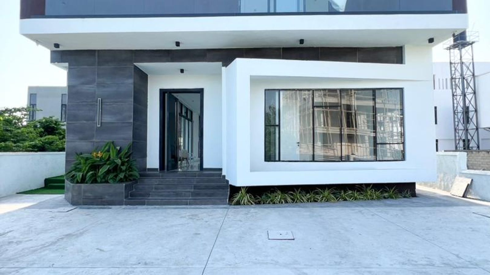5 Bedroom Fully Detached Duplex