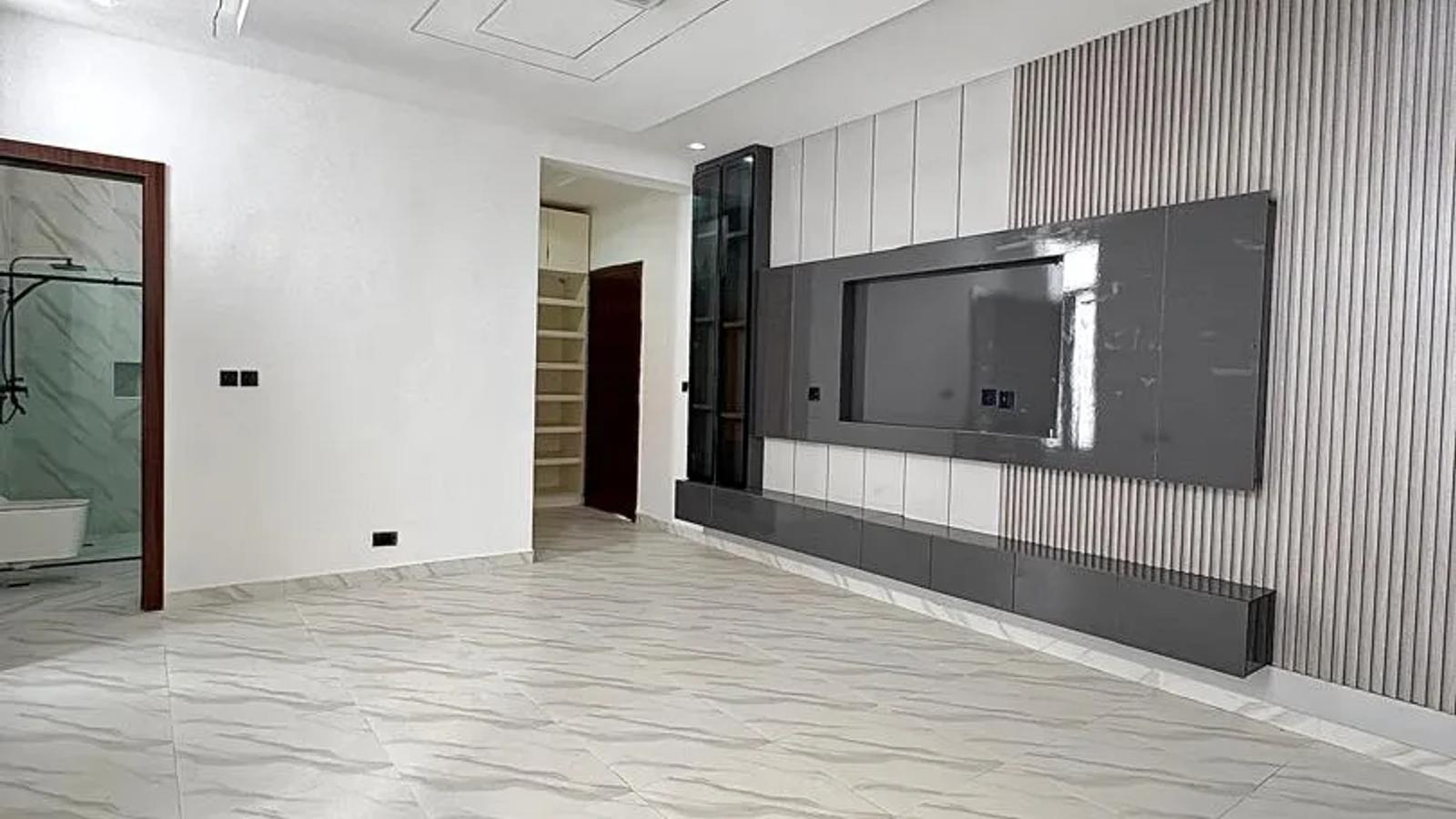 5 Bedroom Fully Detached Duplex