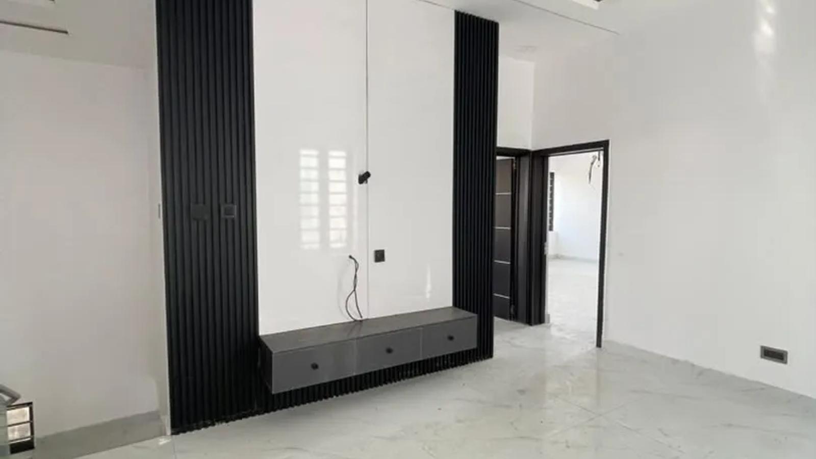 5 BEDROOM FULLY DETACHED DUPLEX WITH BQ