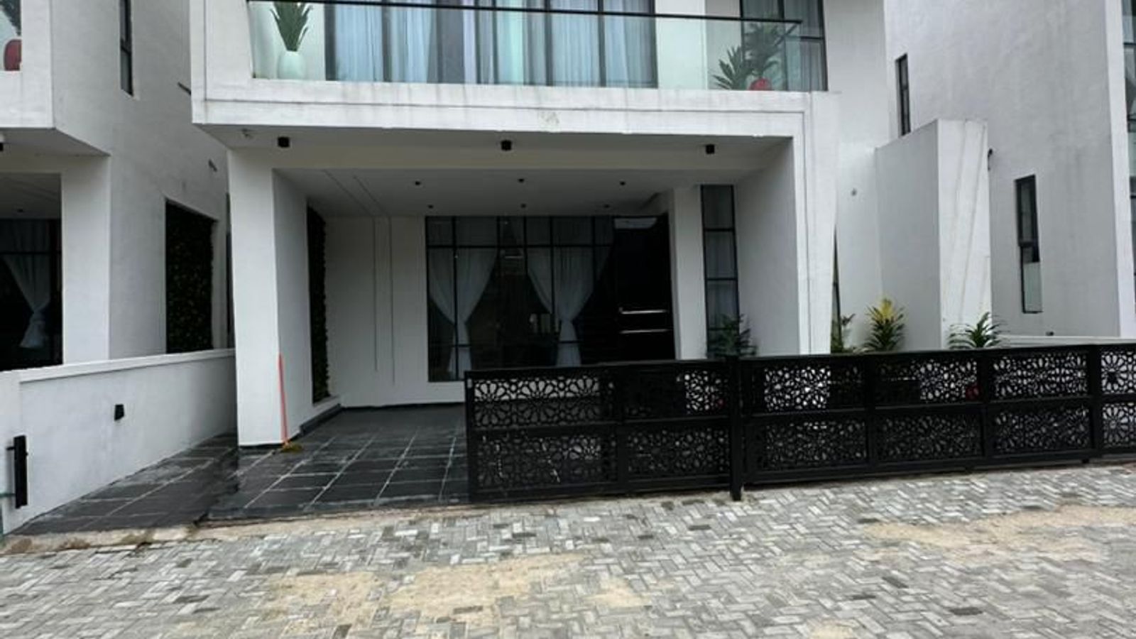 5 Bedroom Fully Detached Duplex
