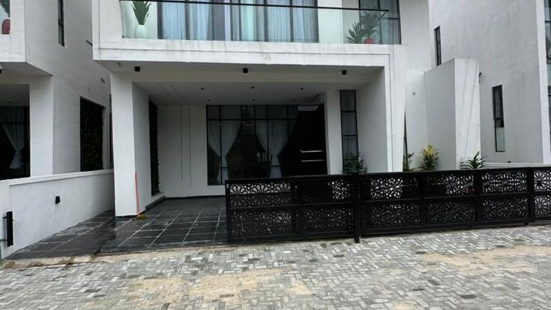 5 Bedroom Fully Detached Duplex