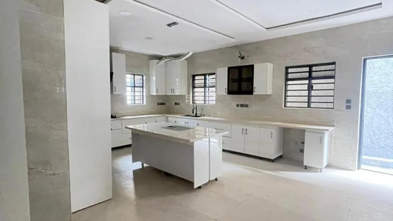 5 Bedroom Fully Detached Duplex