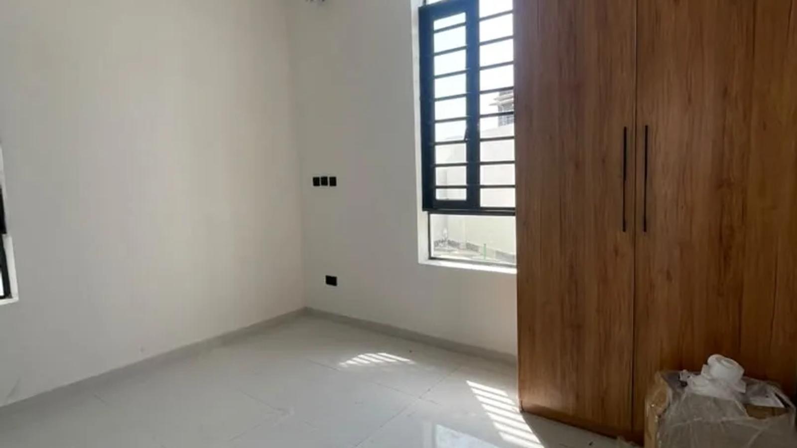 4 BEDROOM FULLY-DETACHED DUPLEX WITH BQ