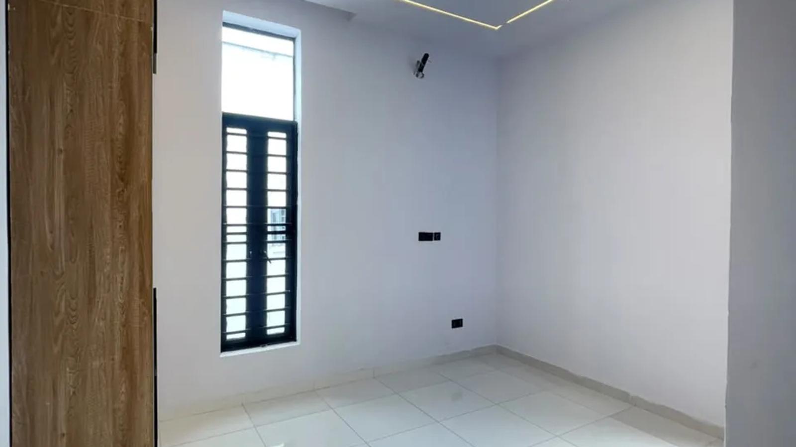 5 Bedroom Fully Detached Duplex
