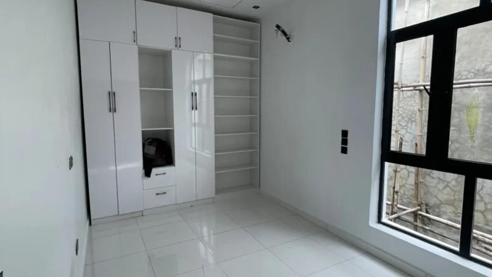 5 Bedroom Fully Detached Duplex