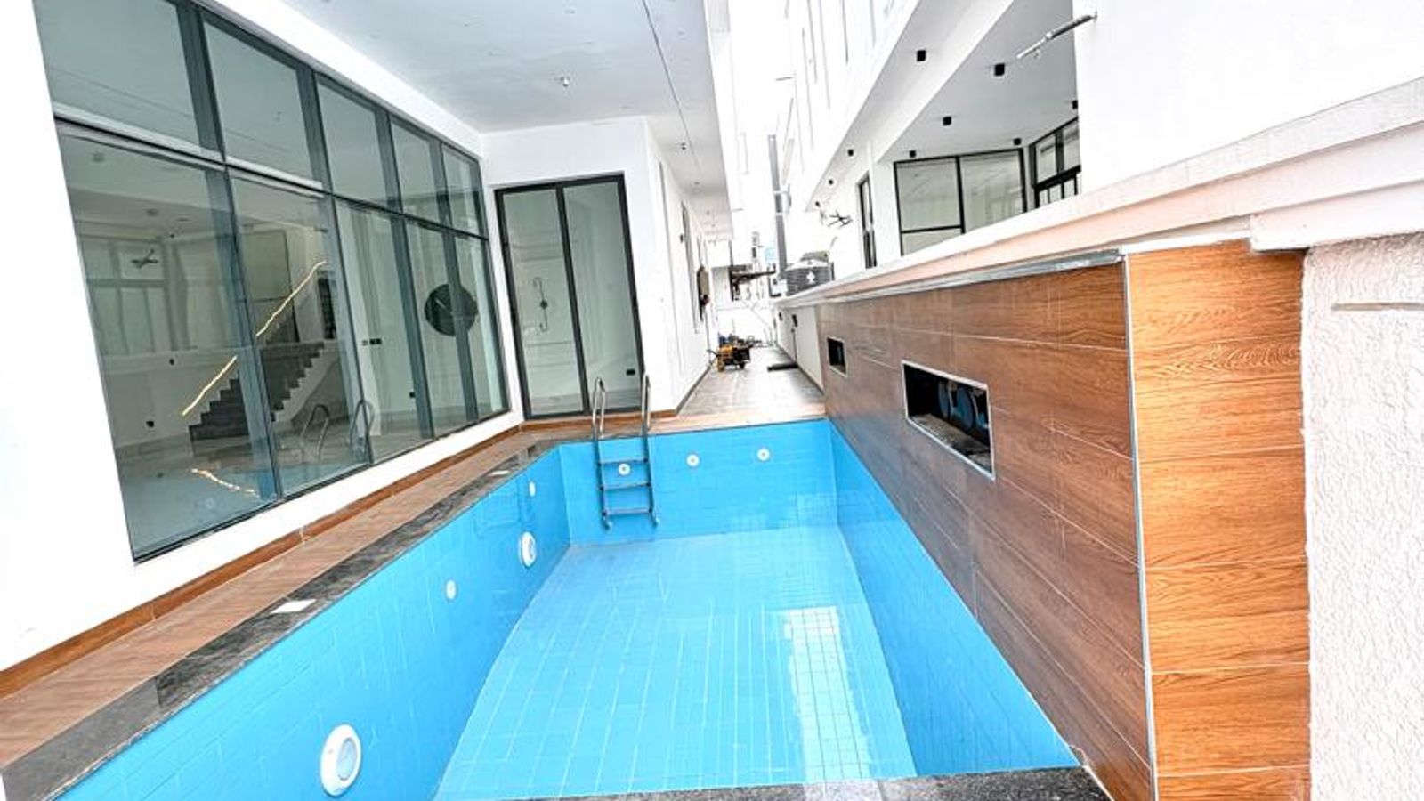 5 Bedroom Fully Detached duplex