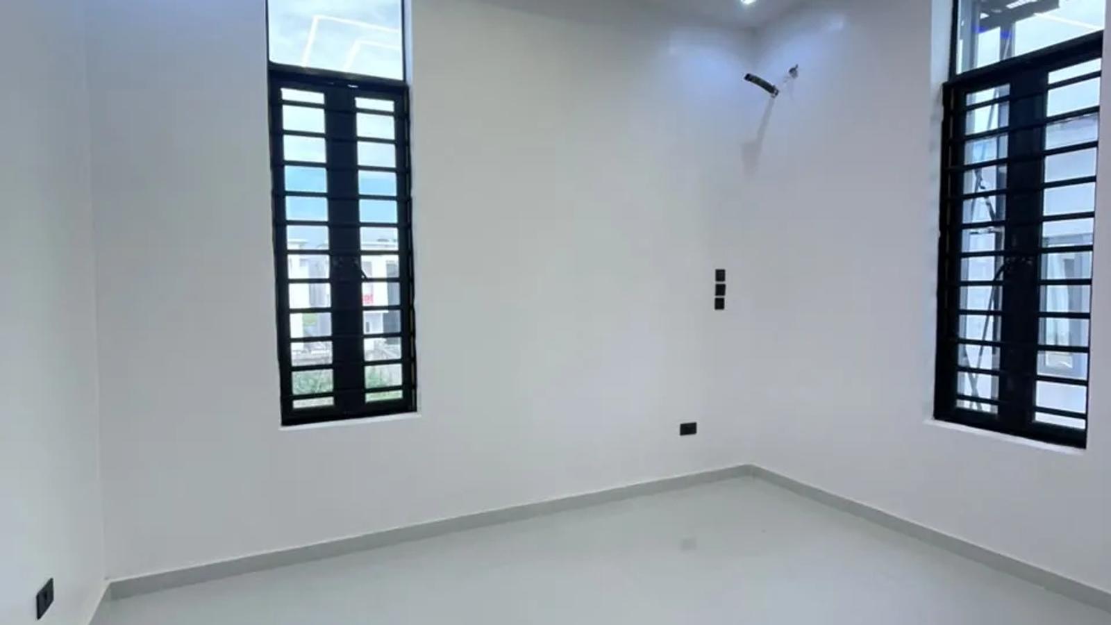 5 Bedroom Fully Detached Duplex