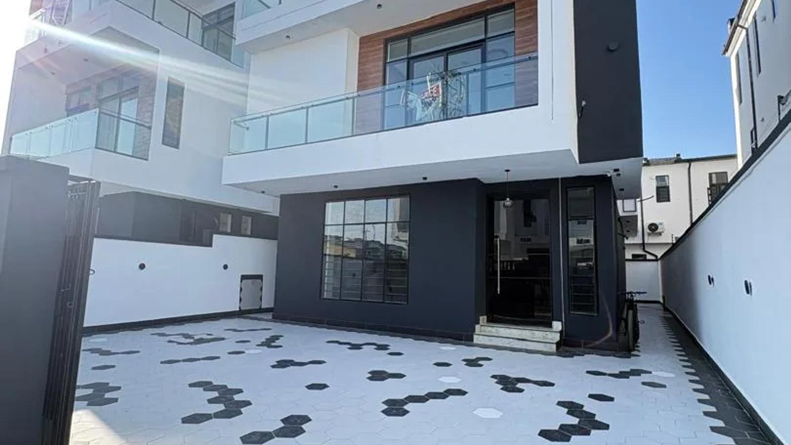 5 Bedroom Fully Detached Duplex