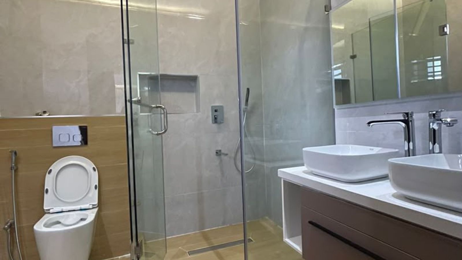 5 Bedroom Fully Detached Duplex