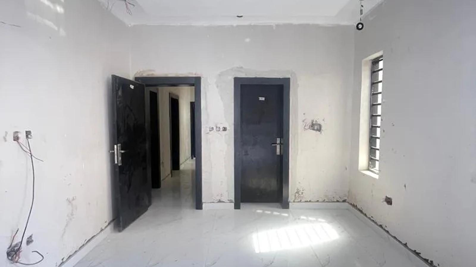 5 Bedroom Fully Detached Duplex